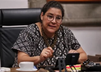 Pretende Corte heredar altos salarios: Batres