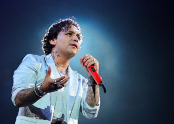 Filtran supuestos mensajes románticos de Christian Nodal con una fan en 2020