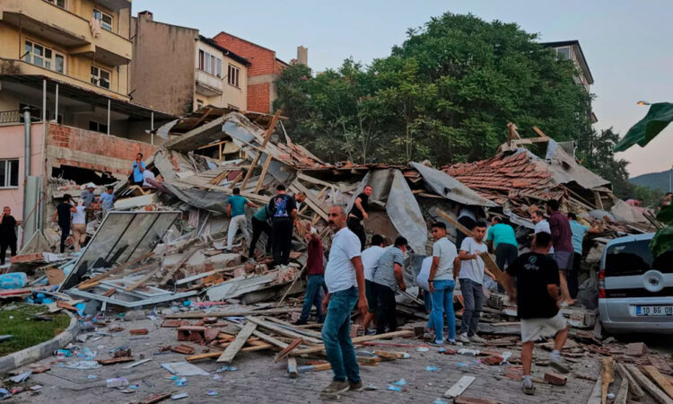 Terremoto en Turquía deja un muerto y 29 heridos