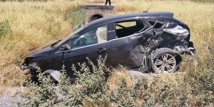 Trailer embiste auto en carretera Rumbo Nuevo