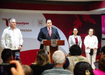 Benefició Cabeza de Vaca con contratos a los Carmona, denuncia Salud