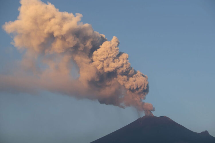 Monitoreo del Popocatépetl: 60 exhalaciones y alerta amarilla en fase 2