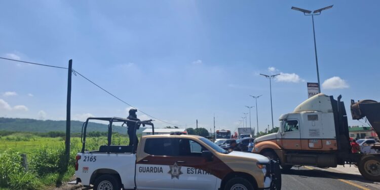 Bloquean carretera Tampico–Mante; reclaman solución a la crisis de agua