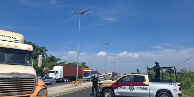 Bloquean carretera Tampico–Mante; reclaman solución a la crisis de agua