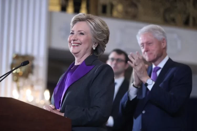 Cita Congreso de EU a Bill y Hillary Clinton por caso Epstein