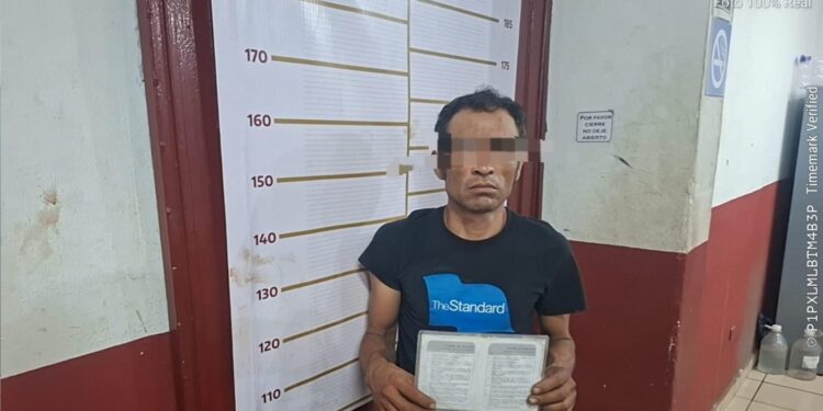 Frustran robo de minisplit en escuela