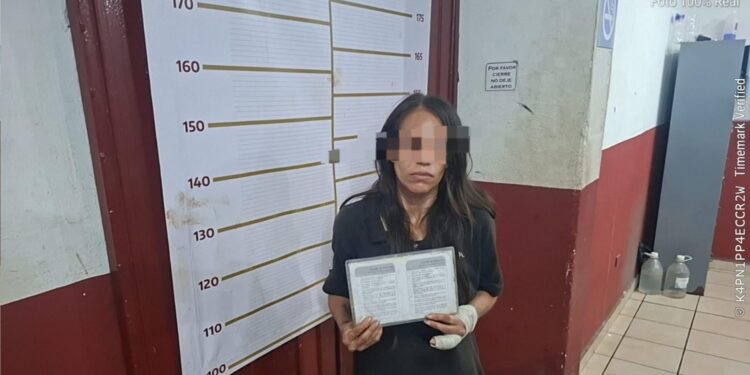 Frustran robo de minisplit en escuela