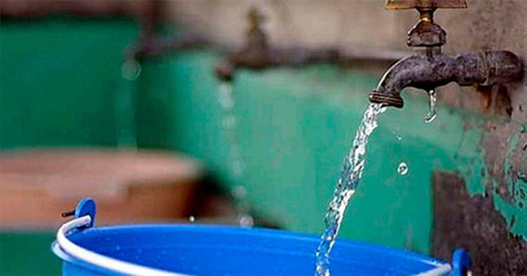 Refuerza Comapa Victoria tandeo por baja producción de agua en La Peñita