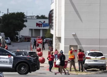 Tiroteo en tienda de Texas: tres muertos