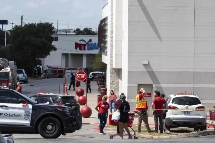Tiroteo en tienda de Texas: tres muertos