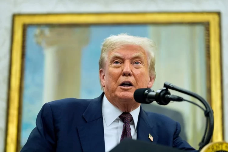 Impone Trump arancel de 100 por ciento a chips