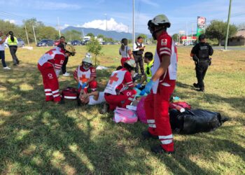 Familia regia vuelca sobre Libramiento Naciones Unidas
