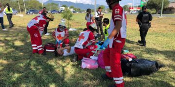 Familia regia vuelca sobre Libramiento Naciones Unidas