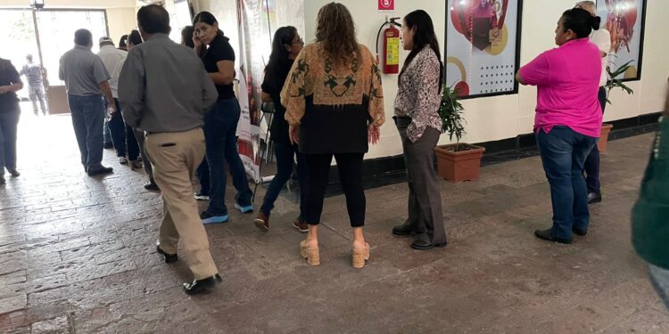 Instalan en oficinas públicas módulos temporales de salud