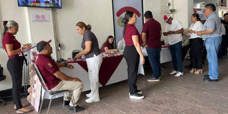 Instalan en oficinas públicas módulos temporales de salud