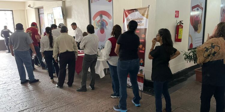 Instalan en oficinas públicas módulos temporales de salud