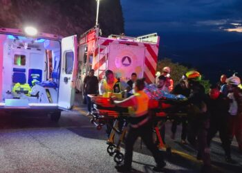 Vuelcan en El Chihue, dos personas heridas