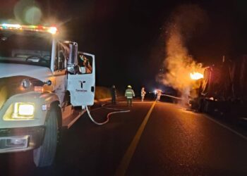 Se incendia tractocamión en carretera Victoria-Zaragoza