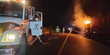 Se incendia tractocamión en carretera Victoria-Zaragoza