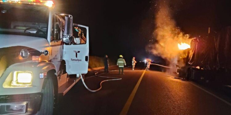 Se incendia tractocamión en carretera Victoria-Zaragoza