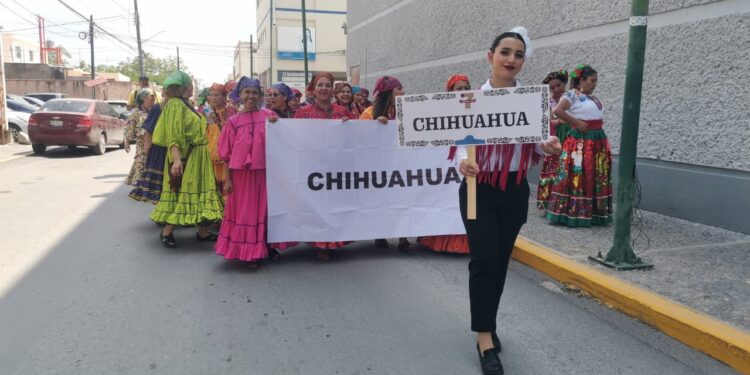 Maestros le ponen fiesta a la Calle Hidalgo