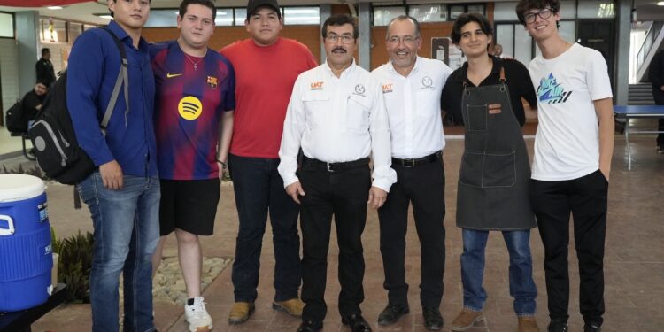 Rector y estudiantes de la UAT comparten jornada universitaria