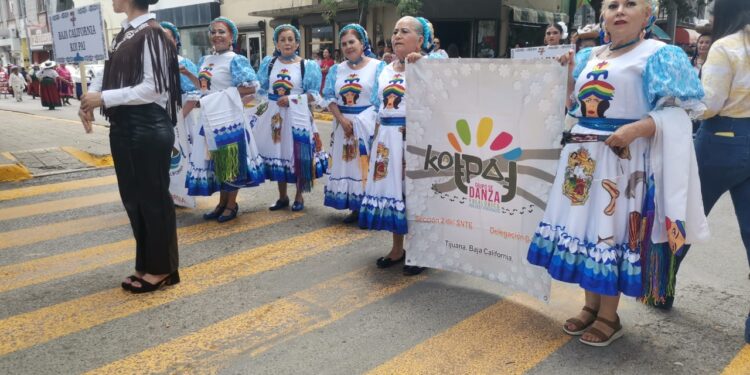 Maestros le ponen fiesta a la Calle Hidalgo