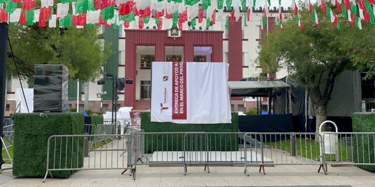 Listo escenario para ceremonia del Grito de Independencia, cierran vialidades aledañas