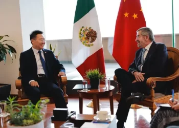 Se reúne canciller con embajador de China tras diferendo por aranceles de 50% a productos asiáticos
