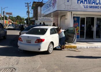 Fuerte choque vehicular en crucero de la Col. Mainero en Cd. Victoria