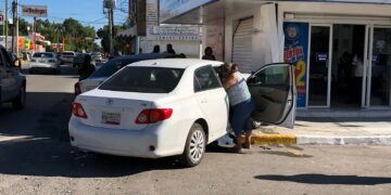 Fuerte choque vehicular en crucero de la Col. Mainero en Cd. Victoria