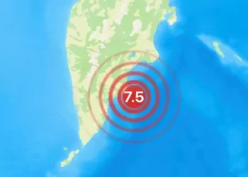 Fuerte sismo de 7.4 de magnitud estremece a Rusia