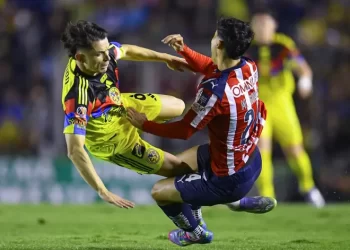 Chivas sorprende al América en su casa y se lleva el clásico 2-1