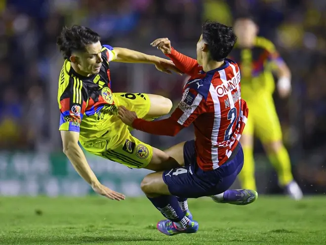 Chivas sorprende al América en su casa y se lleva el clásico 2-1