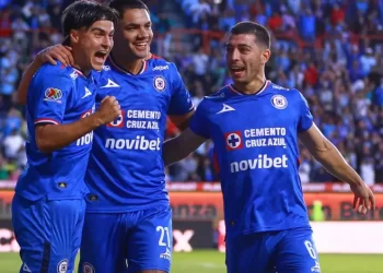 Cruz Azul vence 1-0 a Pachuca en partido con 3 expulsados