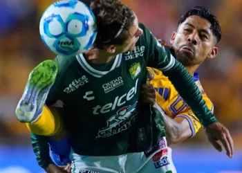 Tigres, con 10 hombres empata 0-0 ante León