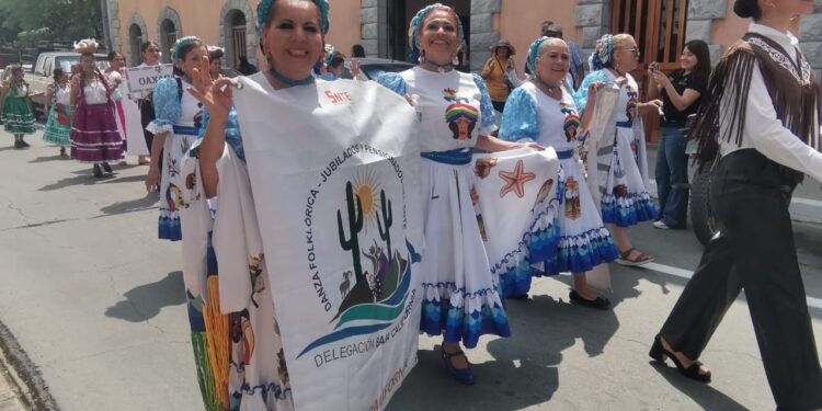 Maestros le ponen fiesta a la Calle Hidalgo