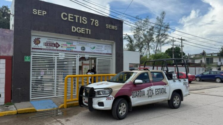 Estudiantes golpean a director del CETis 78 de Altamira durante protesta contra acoso