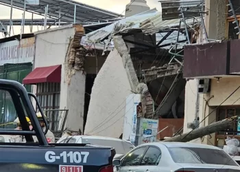 Se desploma restaurante en Guadalajara; hay tres personas heridas