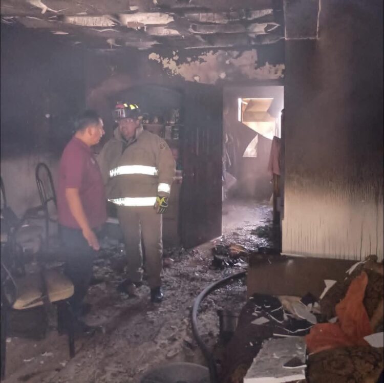 Bomberos sofocan incendio de vivienda en Col. La Libertad de Cd. Victoria