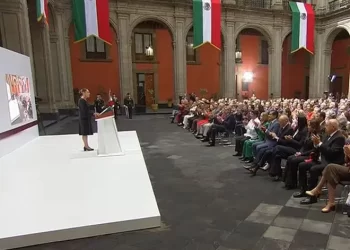 Claudia Sheinbaum destaca disminución de pobreza en México en primer año de gobierno