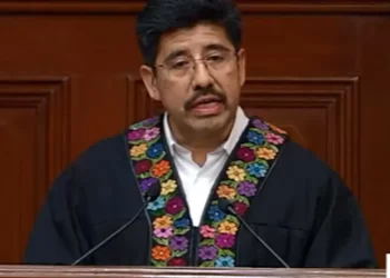 Hugo Aguilar instala la nueva Corte y reivindica el legado de Juárez