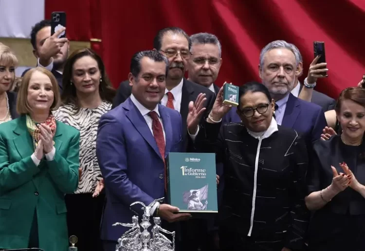 Rosa Icela Rodríguez entrega documento del I Informe de Sheinbaum al Congreso