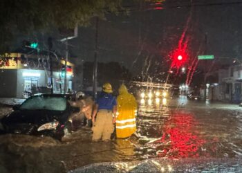 Lluvias activan operativo de rescate en Victoria