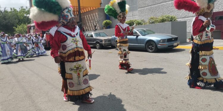 Maestros le ponen fiesta a la Calle Hidalgo