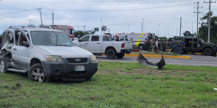 Choque entre vehículo militar y camioneta deja 15 heridos en libramiento de Cd. Victoria