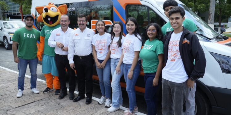 Rector y estudiantes de la UAT comparten jornada universitaria
