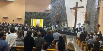 Dan cientos de victorenses emotiva despedida final al exalcalde Oscar Almaraz Smer