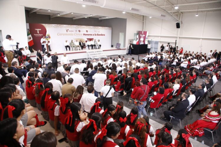 Inaugura Américo Villarreal gimnasio en Escuela Normal de Educadoras de Cd. Victoria