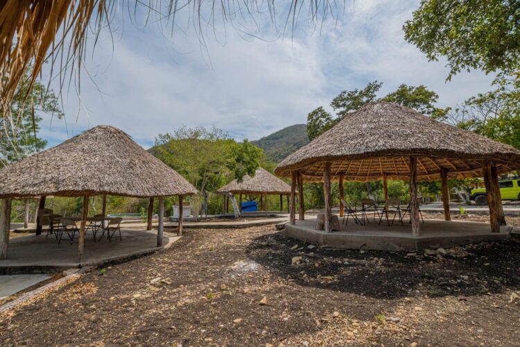 Impulsan turismo comunitario con nuevas cabañas en la Poza Madre de Ocampo, Tamaulipas